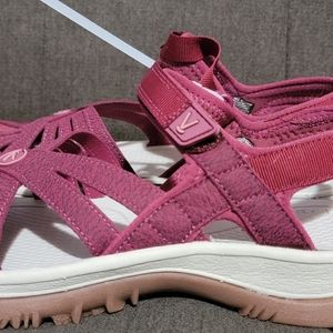 KEEN women sandals Size 8